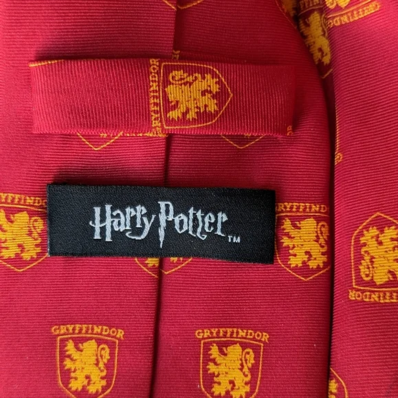 Harry Potter Gryffindor Tie - Picture 2 of 5